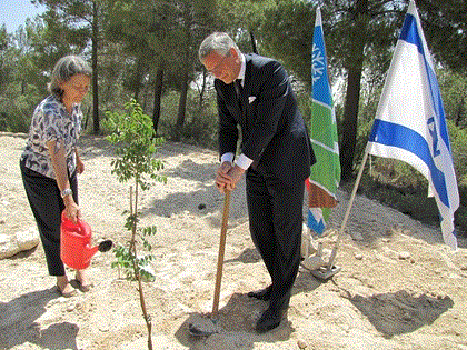The Prime Minister of Flanders Combines Vision and Reality as He Plants a Tree in the Jerusalem Hills 